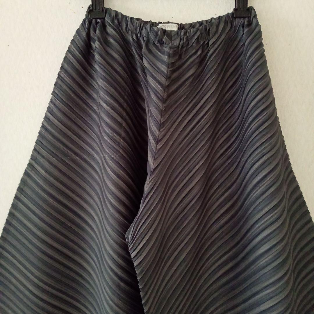 PLEATS PLEASE　ボリュームパンツ