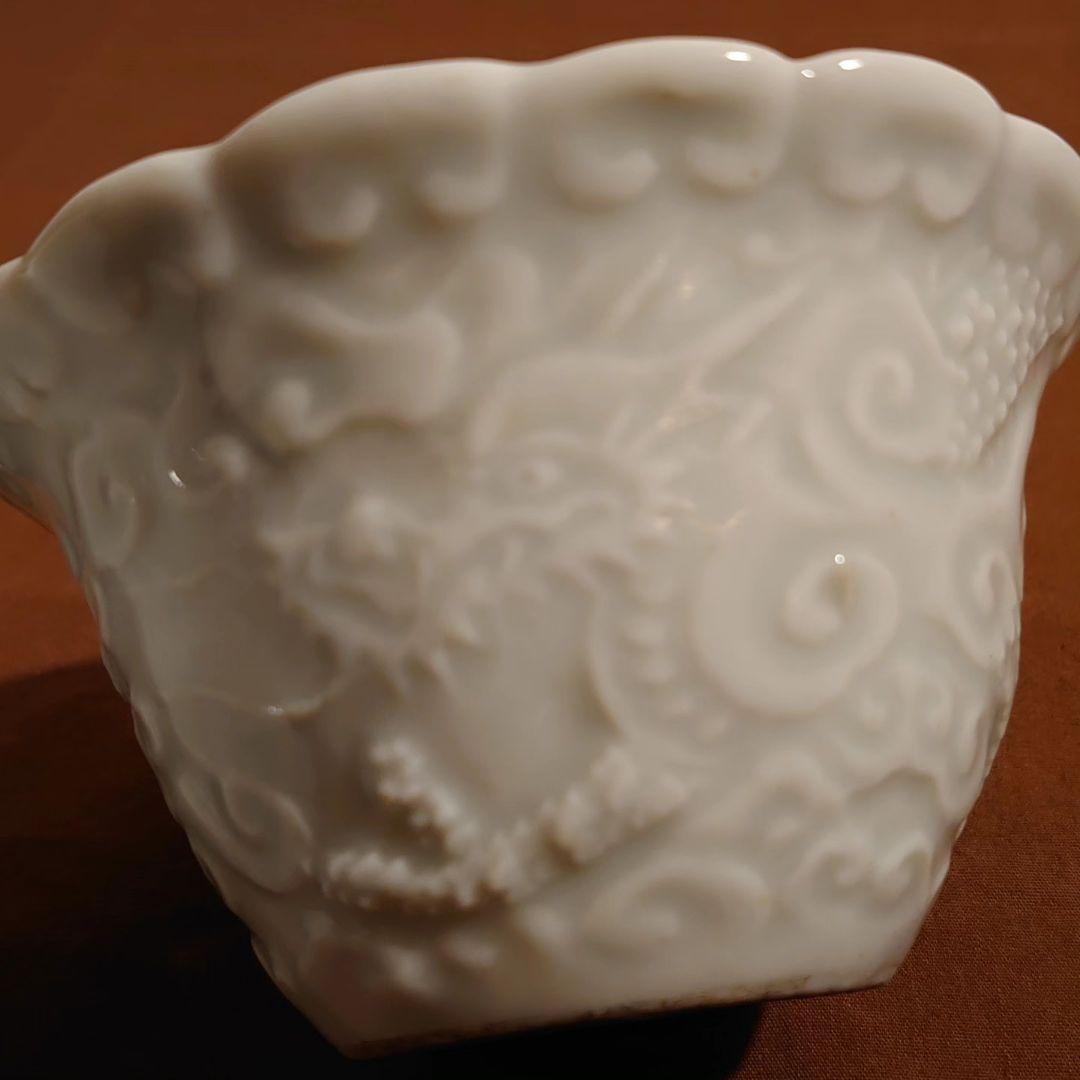 李朝　白磁　陽刻　龍文　アンティーク李朝　蔵出し　鑑賞陶器　２客