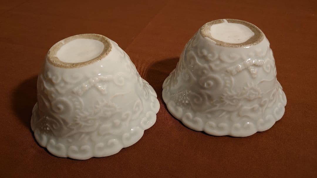 李朝　白磁　陽刻　龍文　アンティーク李朝　蔵出し　鑑賞陶器　２客