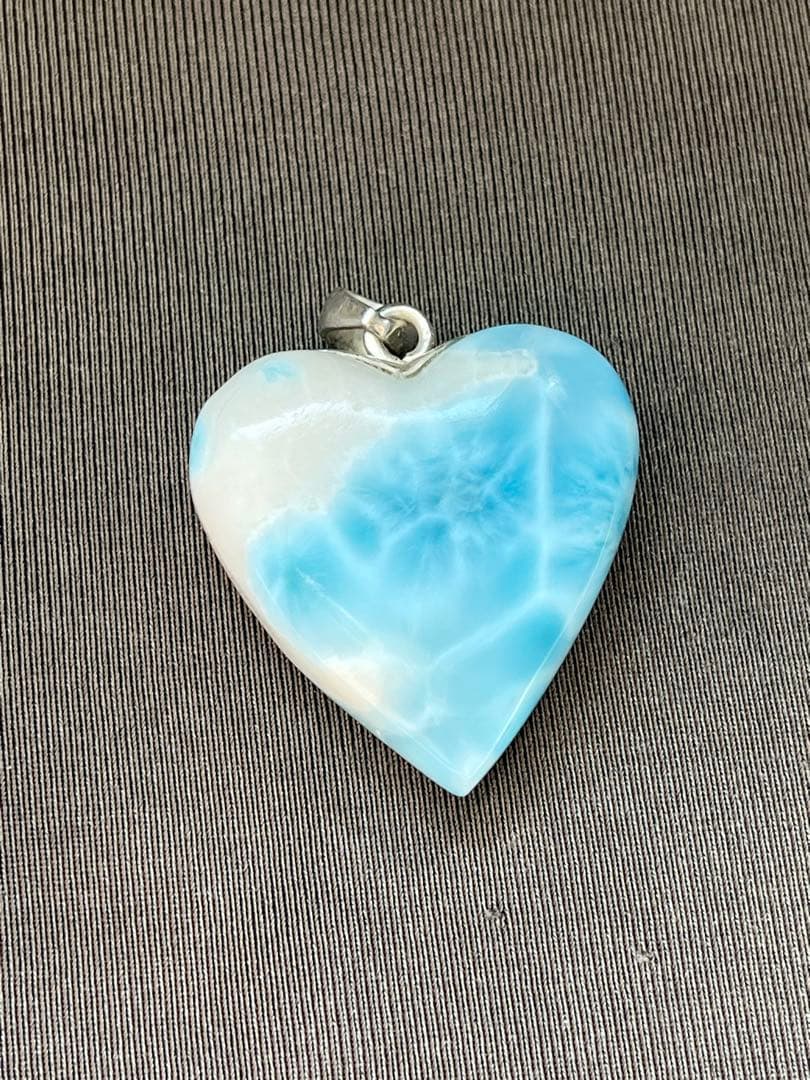 天然石☆高品質！ラリマーハート型ペンダントトップ☆ラリマーらしい模様が美しい！