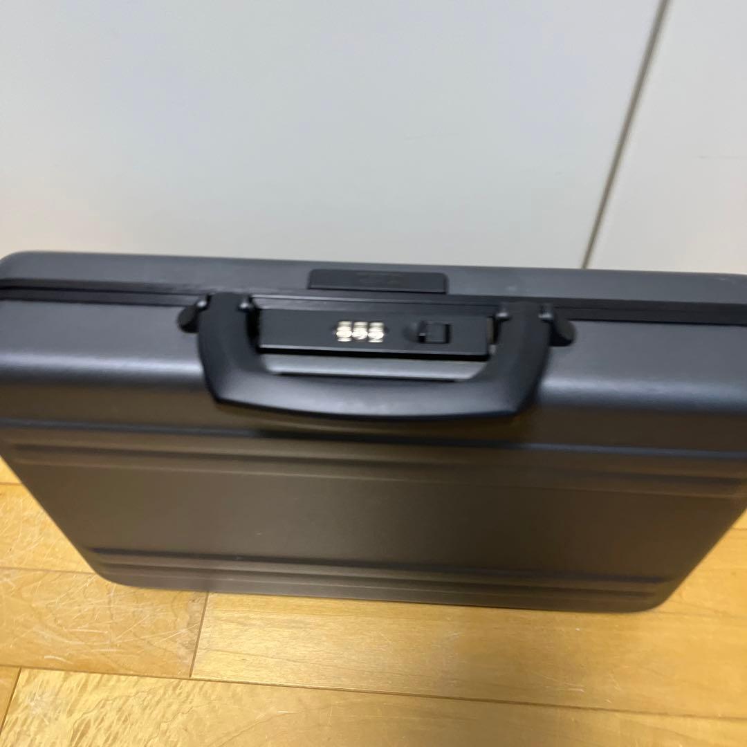 ゼロハリバートン　アタッシュケース　黒系