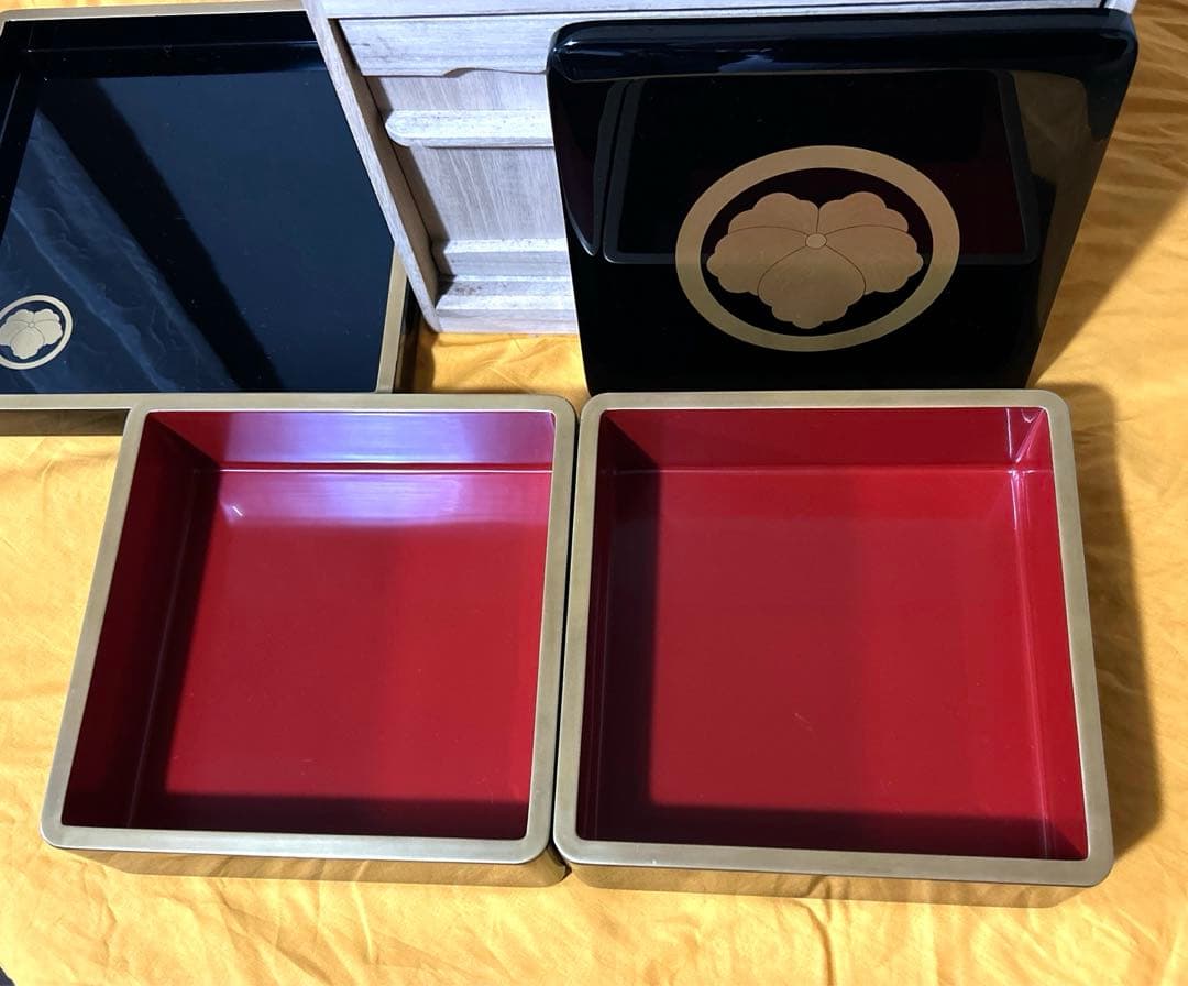 [輪島塗]家紋入二段重箱　重台付【未使用】