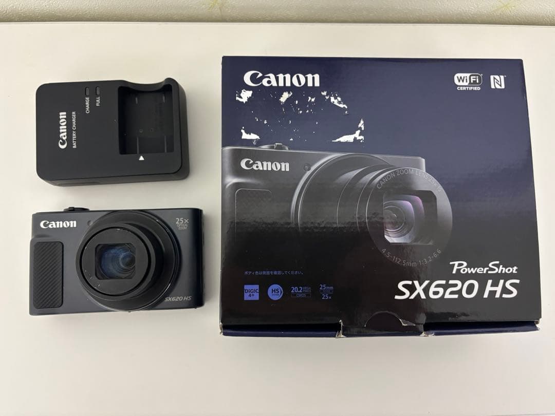 Canon PowerShot SX620 HS 本体と付属品