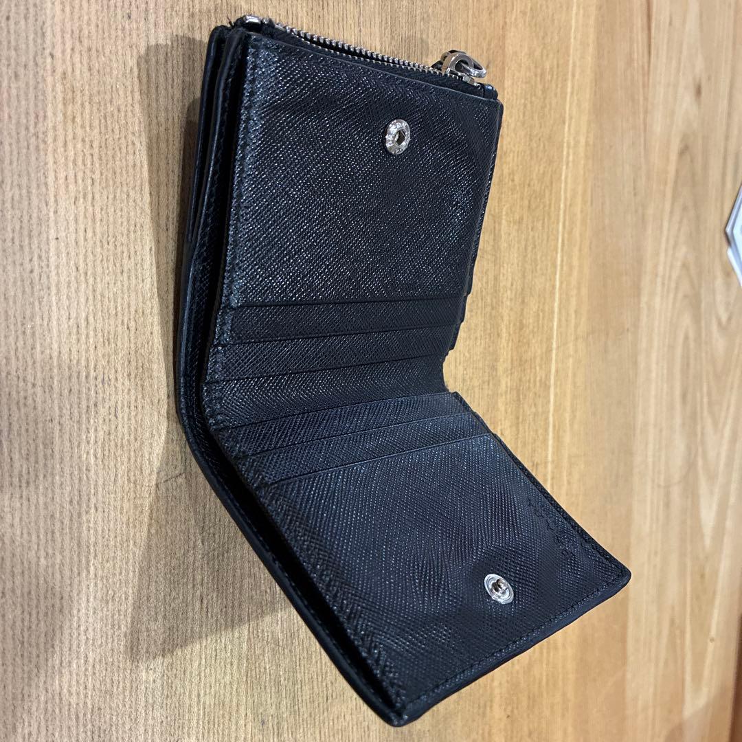 金*木様 PRADA ブラック 二つ折り財布 サフィアーノレザー