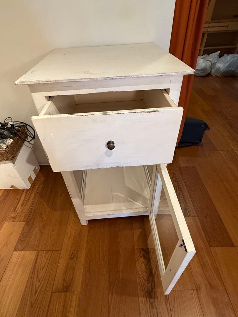 商品代1000円最終11/24まで【ホワイト木製チェスト】ガラス扉 ヴィンテージ