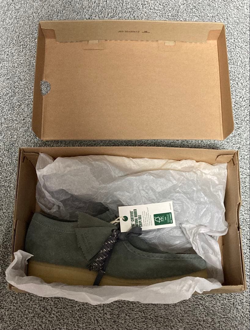 新品　Clarks クラークス ワラビー　UK8G カーキ　グレー