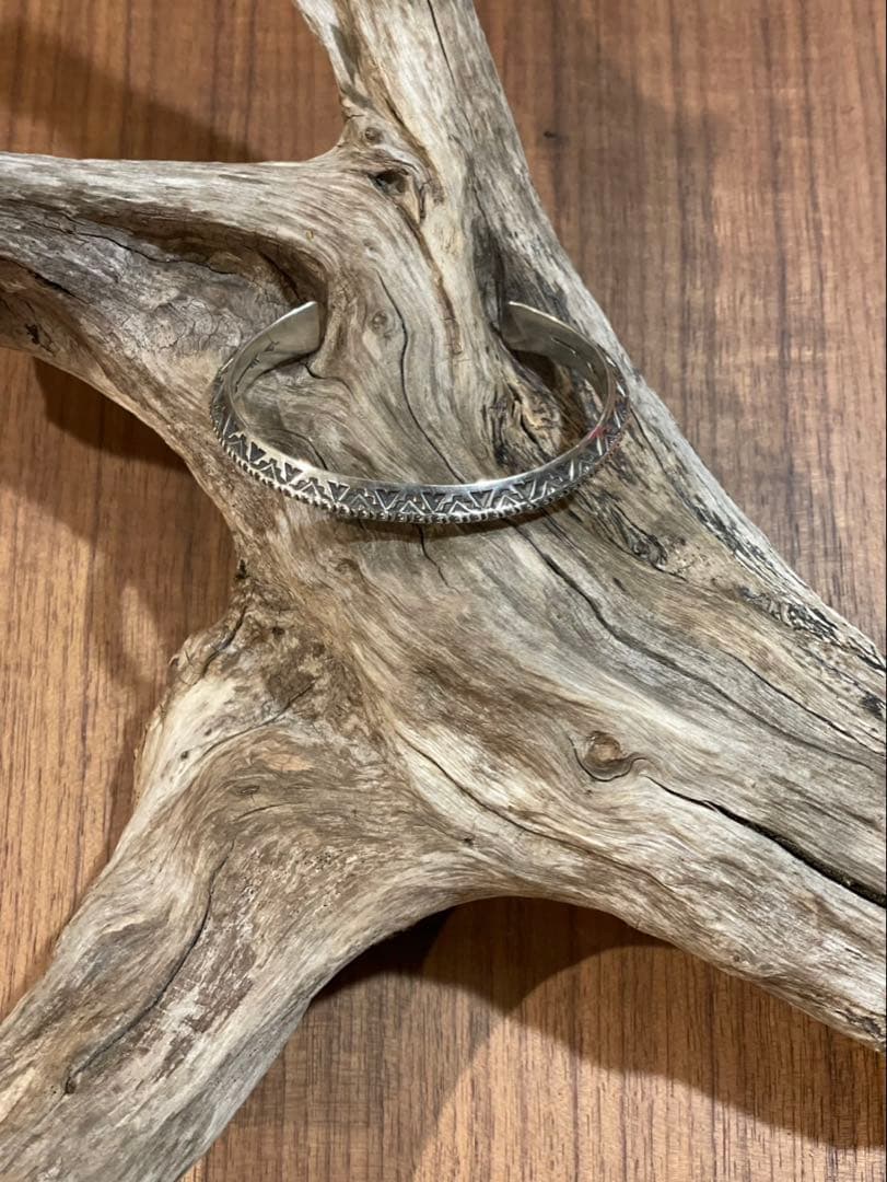 インディー/エイドリアンリーブスロング作4面スタンプトライアングルバングル