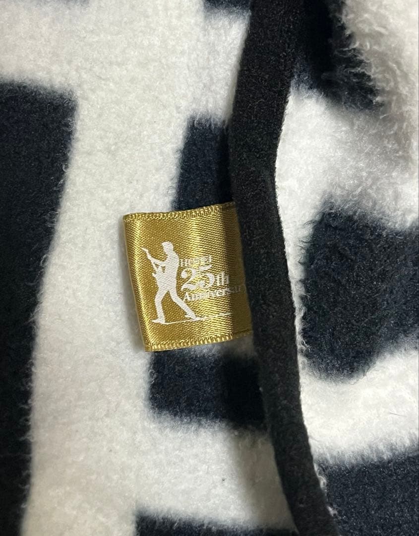 布袋寅泰 25thツアー限定大型G柄ブランケット！