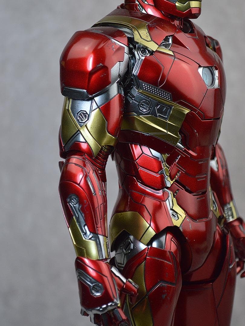 ホットトイズ DIECAST アイアンマン・マーク46 1/6 フィギュア