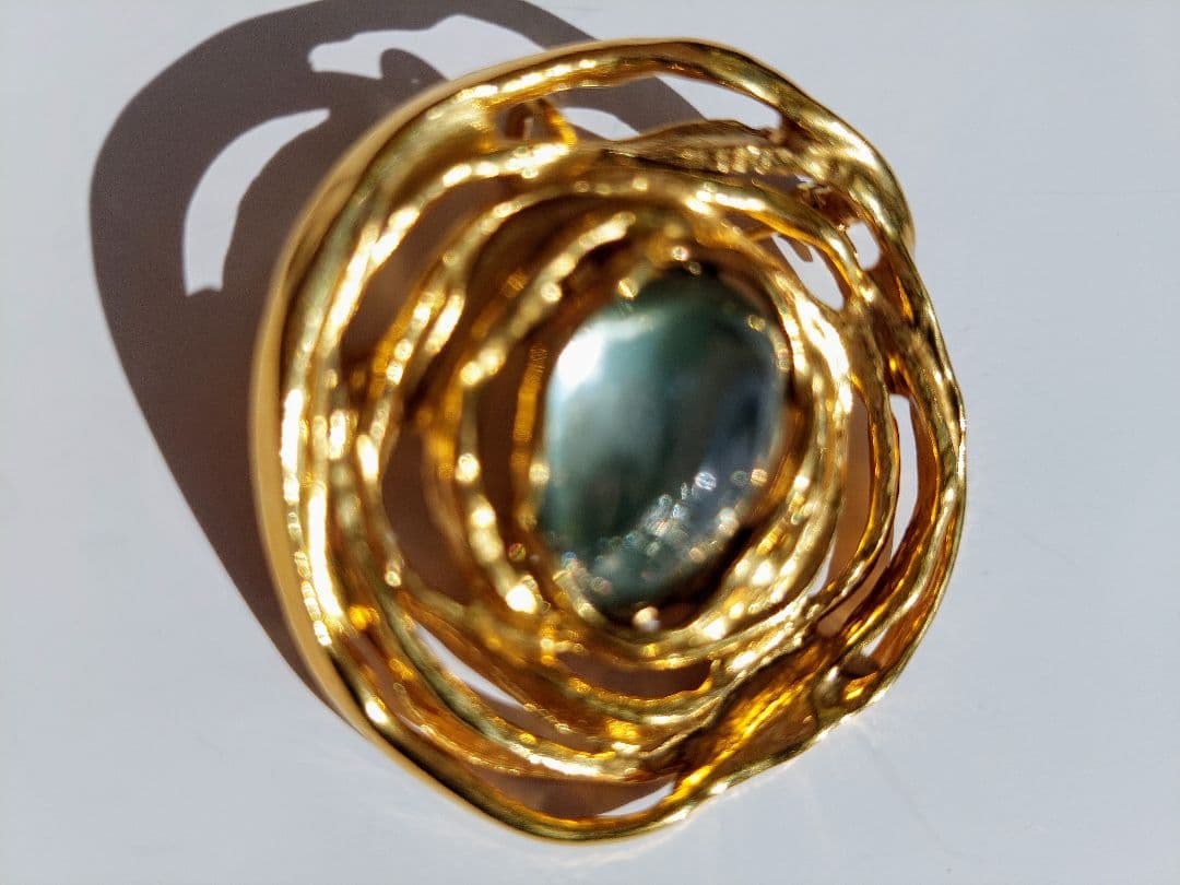 YSL イヴ・サンローラン　ブローチ　フック付きなのでペンダントトップにも可