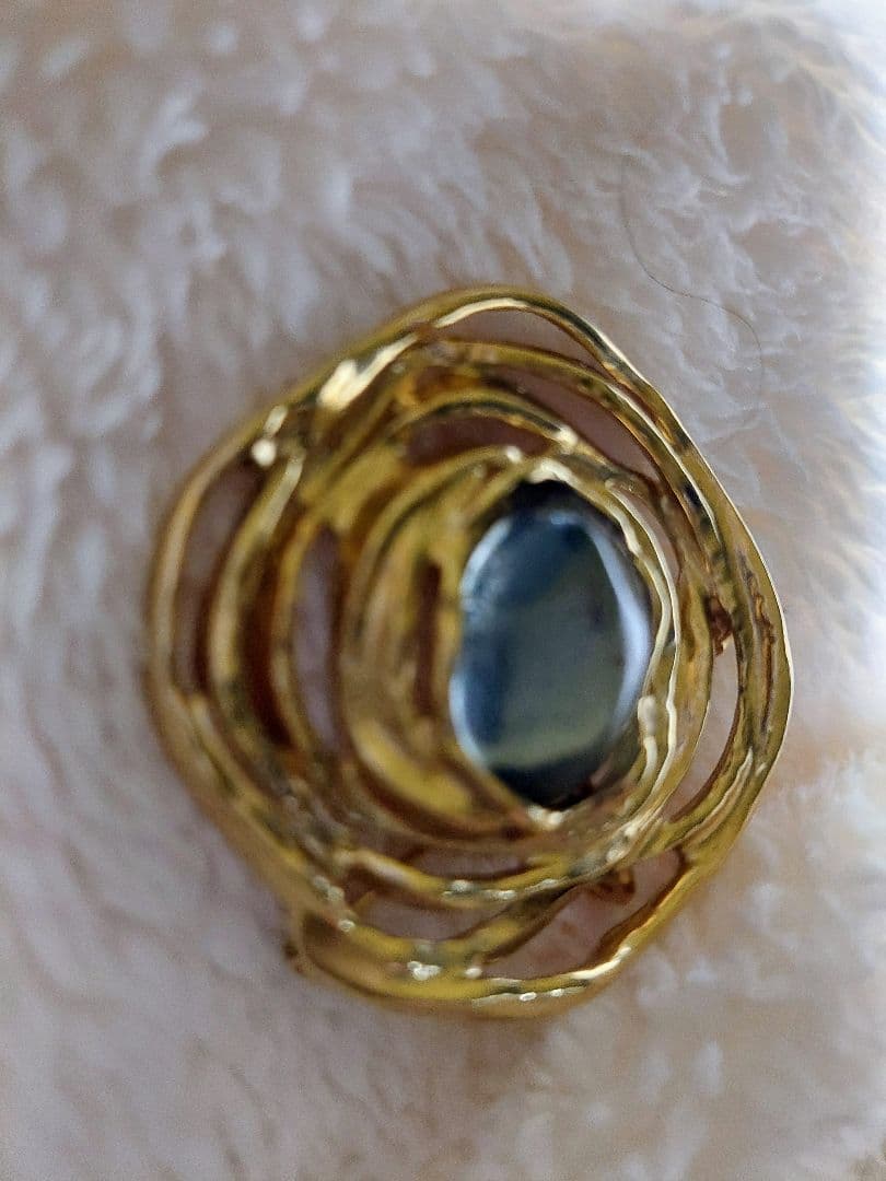 YSL イヴ・サンローラン　ブローチ　フック付きなのでペンダントトップにも可