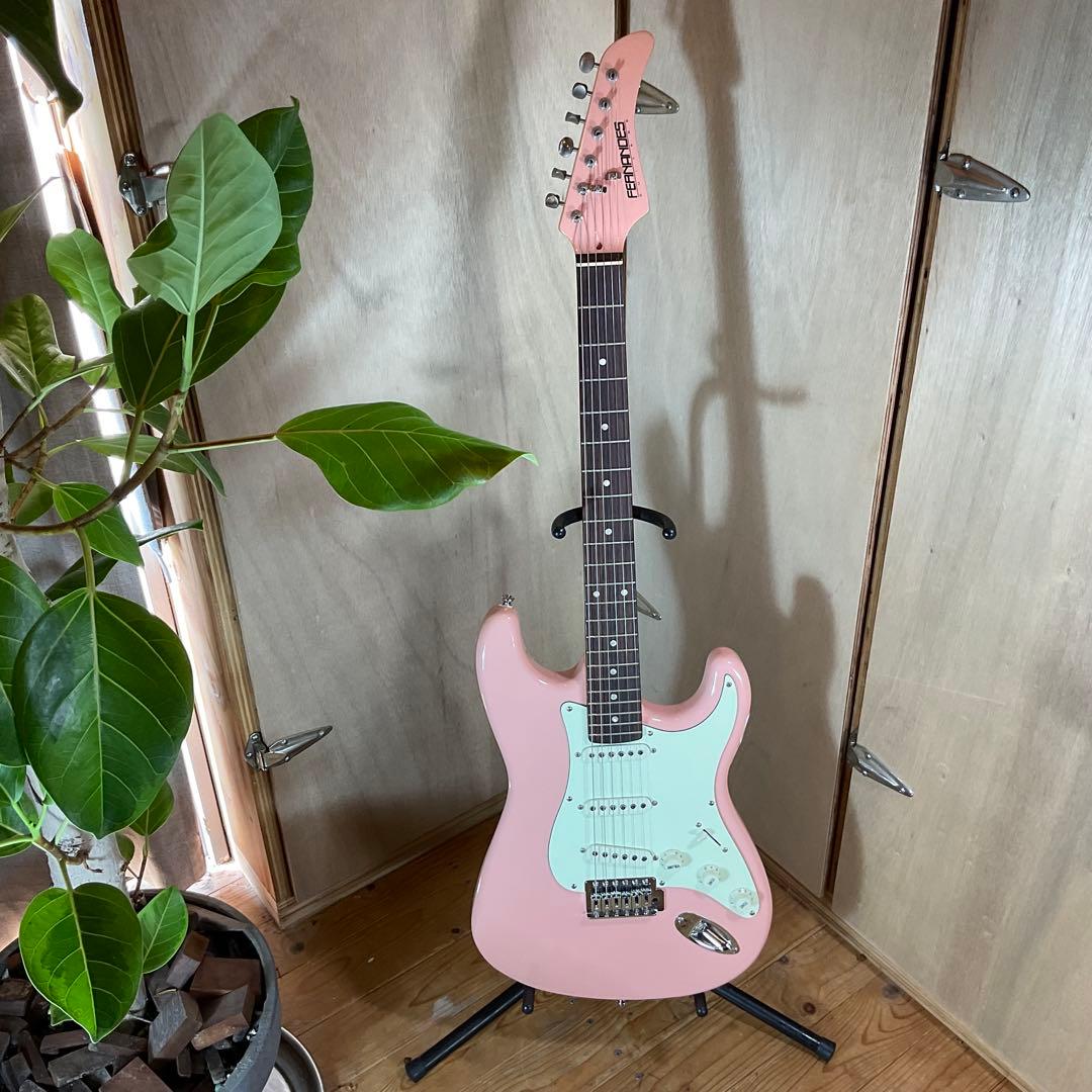 極美品！フェルナンデス エレキギター ストラトキャスター タイプ ピンク