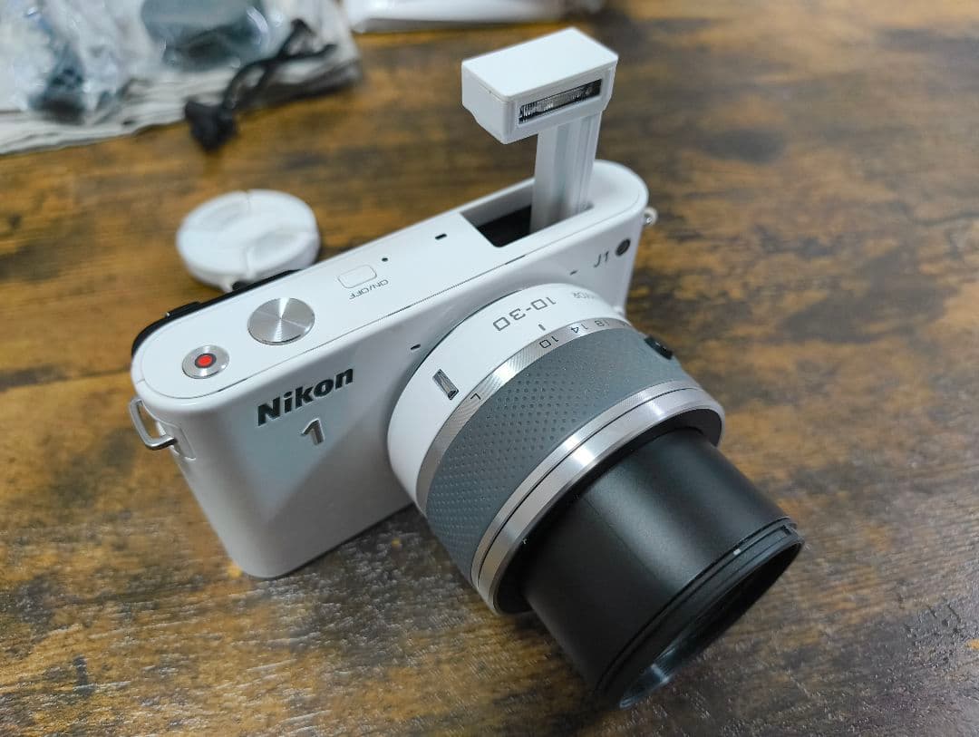 Nikon 1 J1 ミラーレスカメラ ホワイト