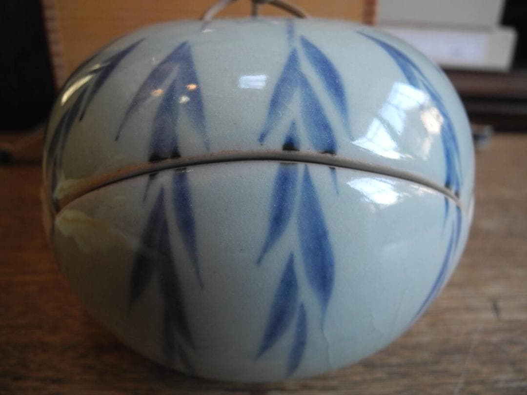 D４１６）人間国宝　近藤悠三作　柳染付盆子