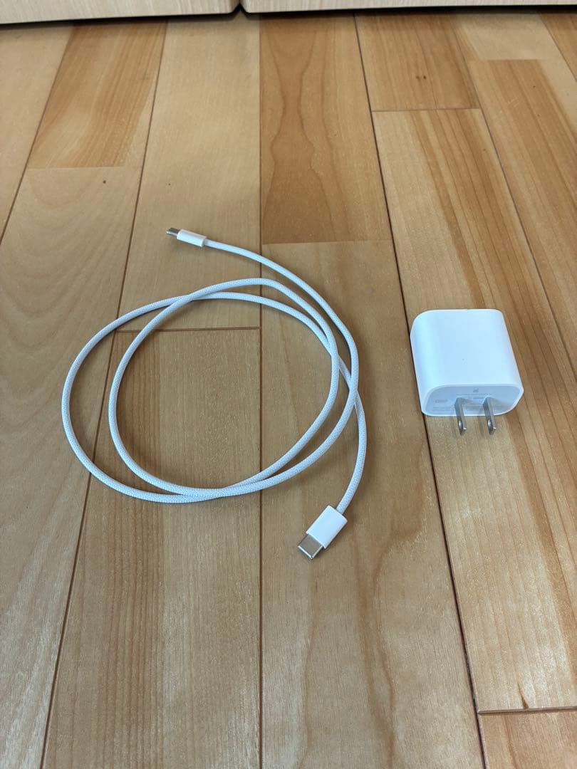 iPad(第10世代) シルバー Wi-Fi 64GB 純正カバー付