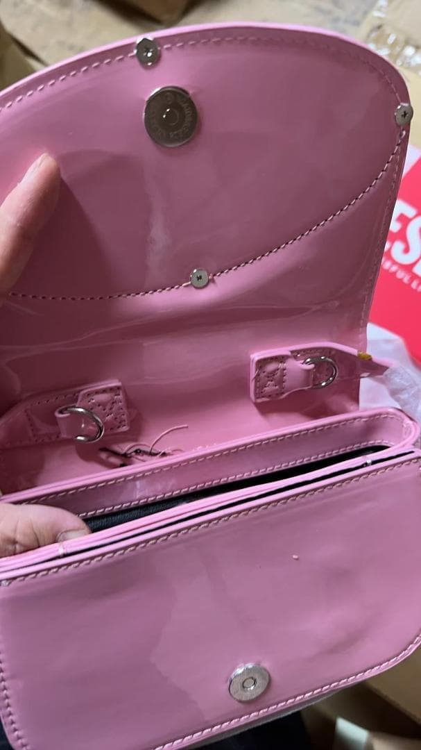 DIESEL ショルダーバッグ ピンクモデル／ブランドロゴはピンク