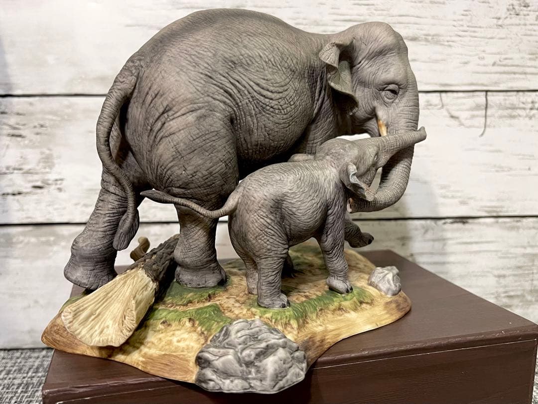 LENOX製　1985年　7大陸の野生動物シリーズ　アジア象の親子　陶器置物