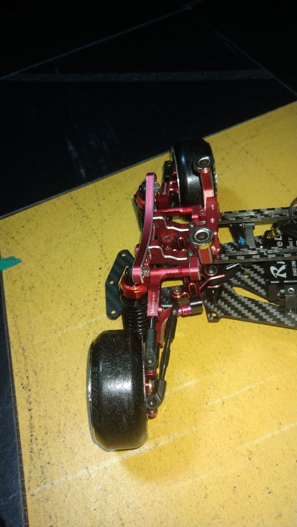 RD2.0フルチューン、メタルガレージシャーシ、GRK5RHナックル赤