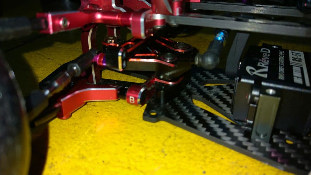 RD2.0フルチューン、メタルガレージシャーシ、GRK5RHナックル赤