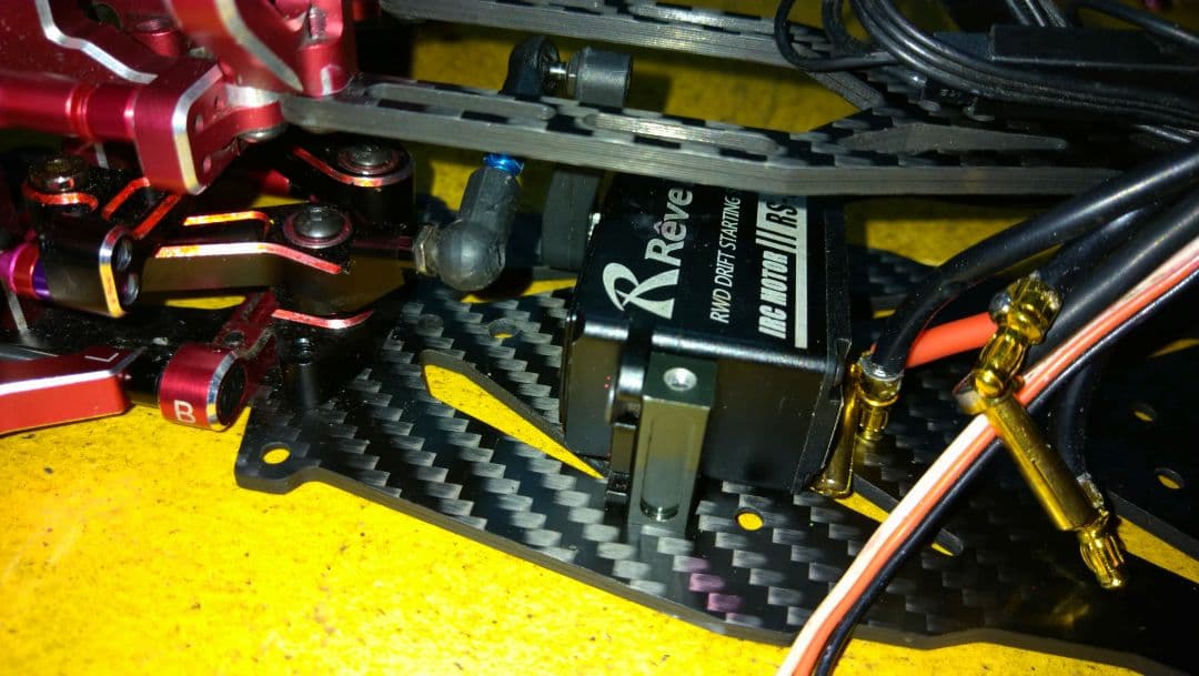 RD2.0フルチューン、メタルガレージシャーシ、GRK5RHナックル赤