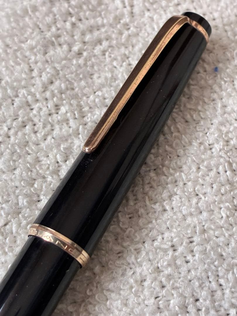 ◾️MONT BLANC モンブラン◾️NO．32 ◾️万年筆◾️黒／金色◾️