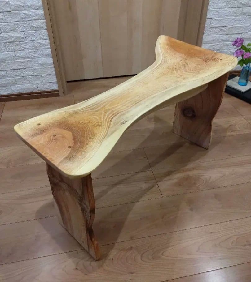 欅のベンチ（70）山口寿美子❕ケヤキの模様、曲線をお楽しみくださいね。