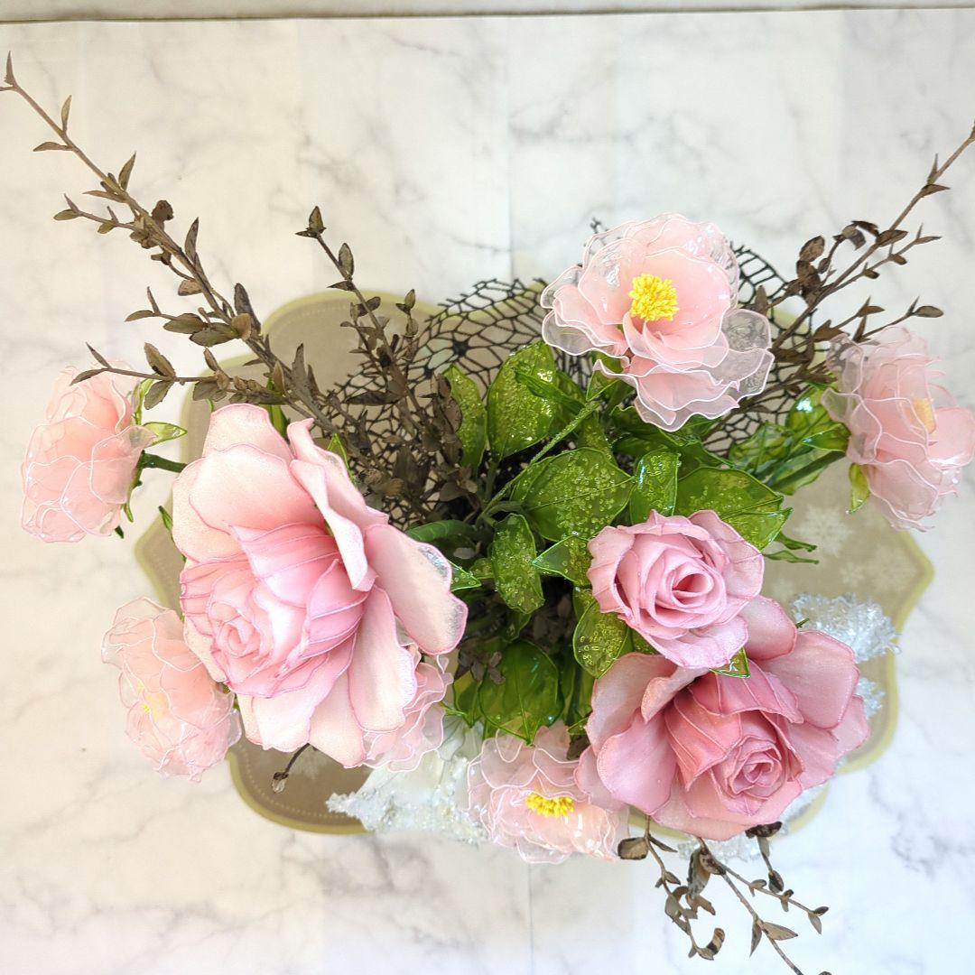 アメリカンフラワー　カトレア、バラアレンジメント