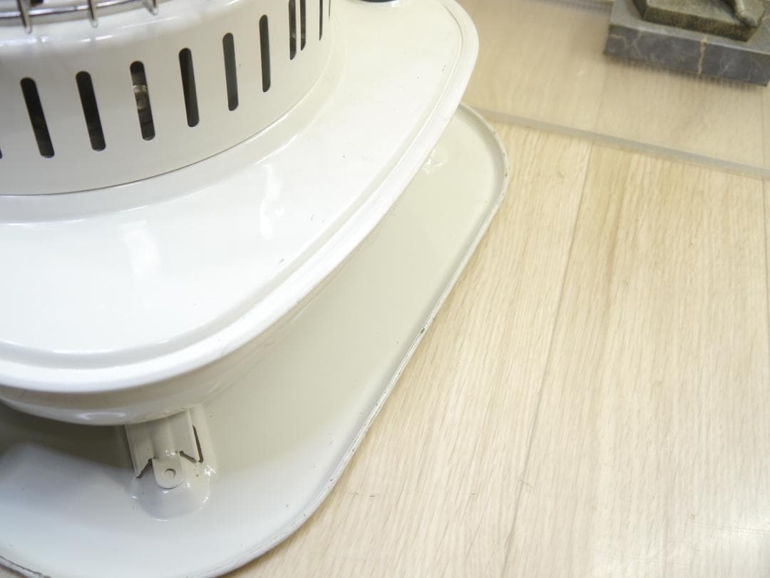 機構良好、外観・・・◆2013年。コロナ　石油ストーブ ホワイト 安全ガード付き