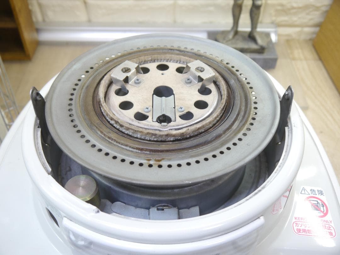 機構良好、外観・・・◆2013年。コロナ　石油ストーブ ホワイト 安全ガード付き