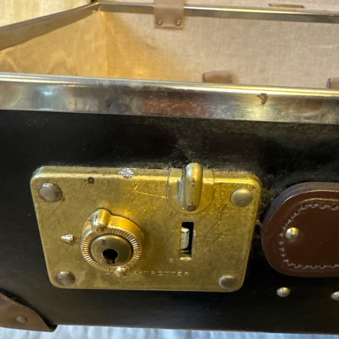 グローブトロッター　 黒いキャリーケース中型