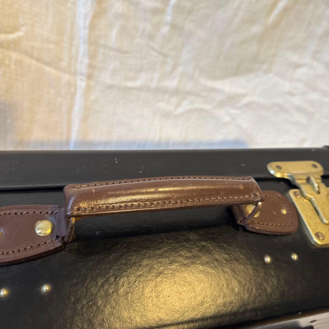 グローブトロッター　 黒いキャリーケース中型