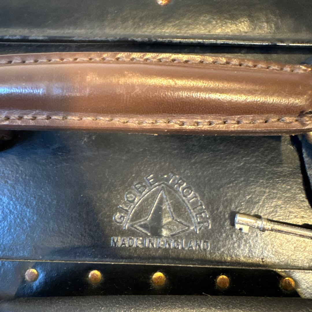 グローブトロッター　 黒いキャリーケース中型