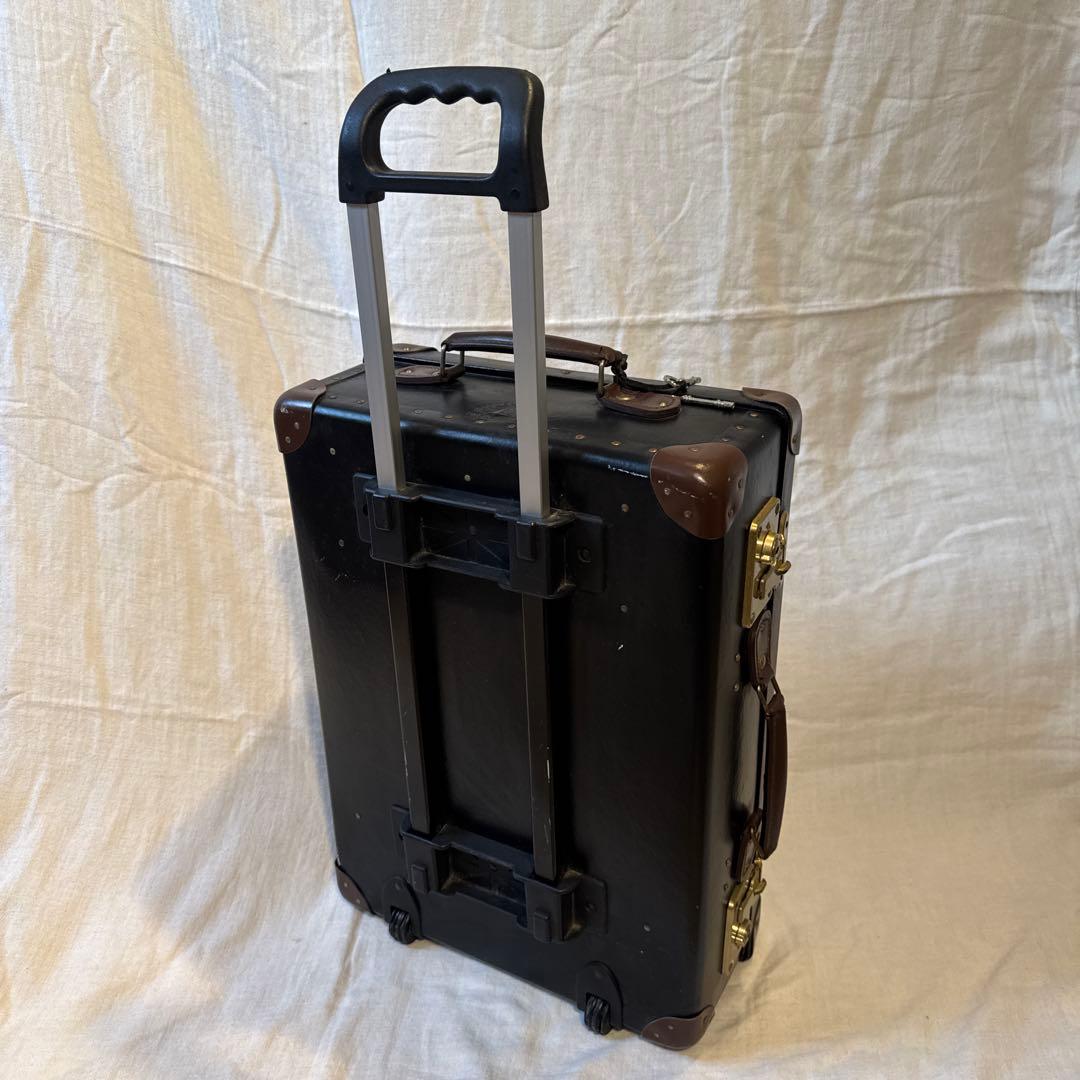 グローブトロッター　 黒いキャリーケース中型