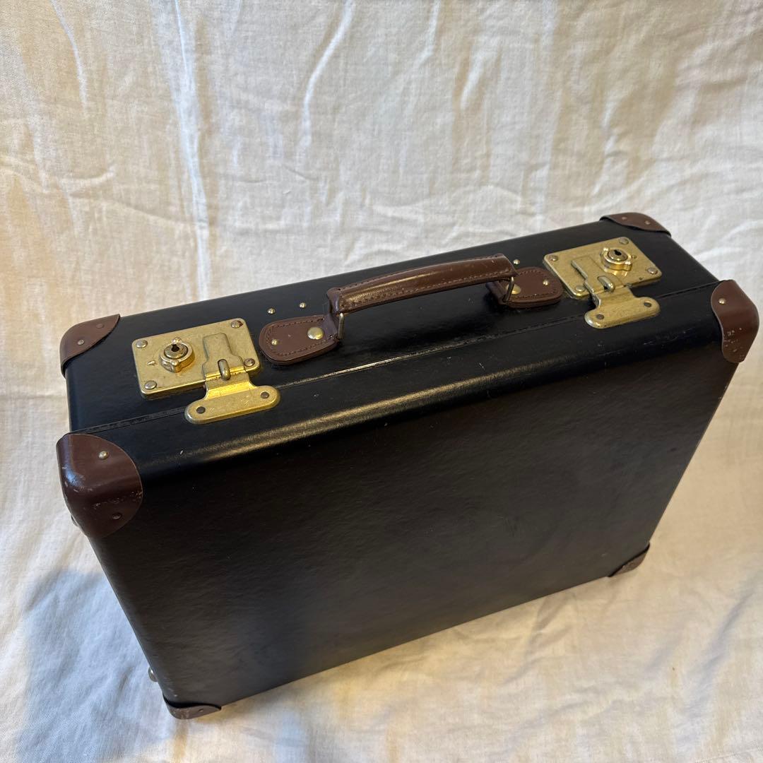 グローブトロッター　 黒いキャリーケース中型