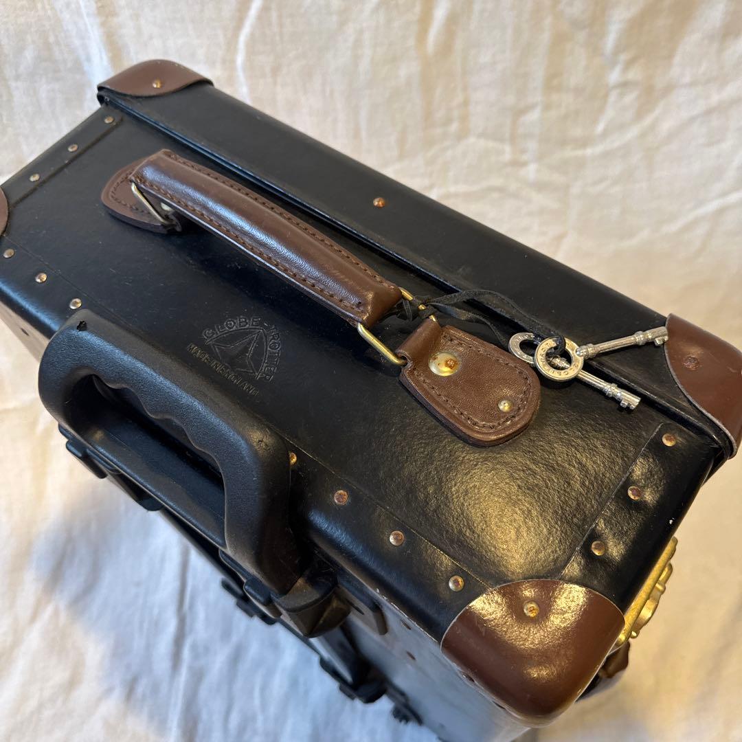 グローブトロッター　 黒いキャリーケース中型