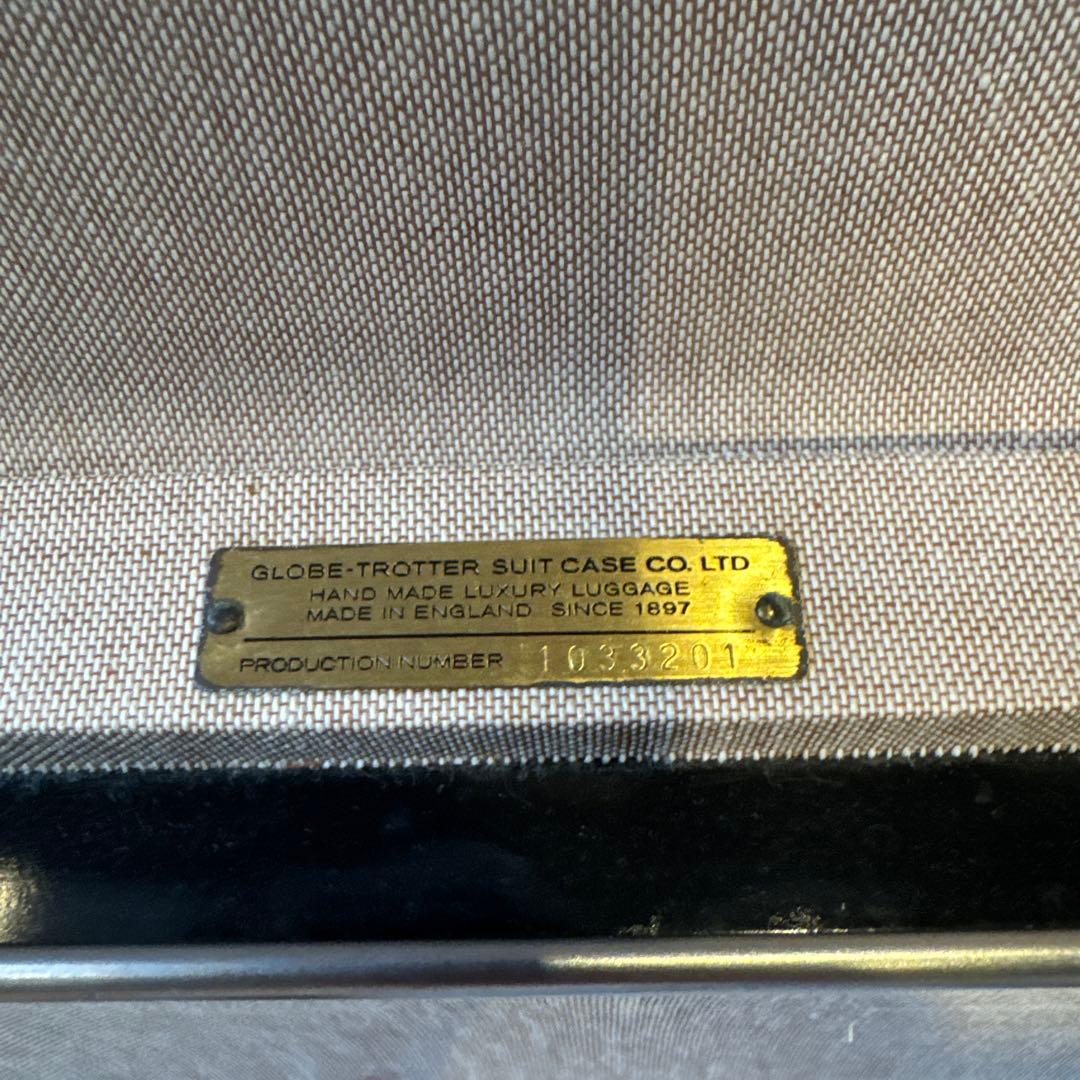 グローブトロッター　 黒いキャリーケース中型