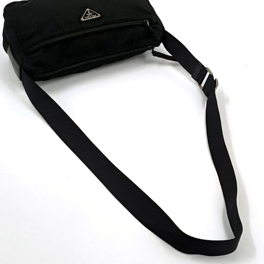 人気✨プラダ ショルダーバッグ カメラバッグ　三角ロゴ ナイロン 　レザー 黒