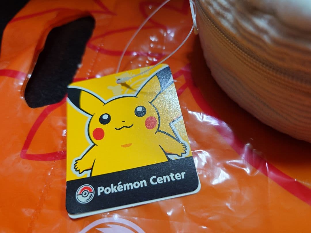 ポケモンセンター　クリスマスケーキポーチ　ピカチュウサンタ　ピカだる　ぬいぐるみ
