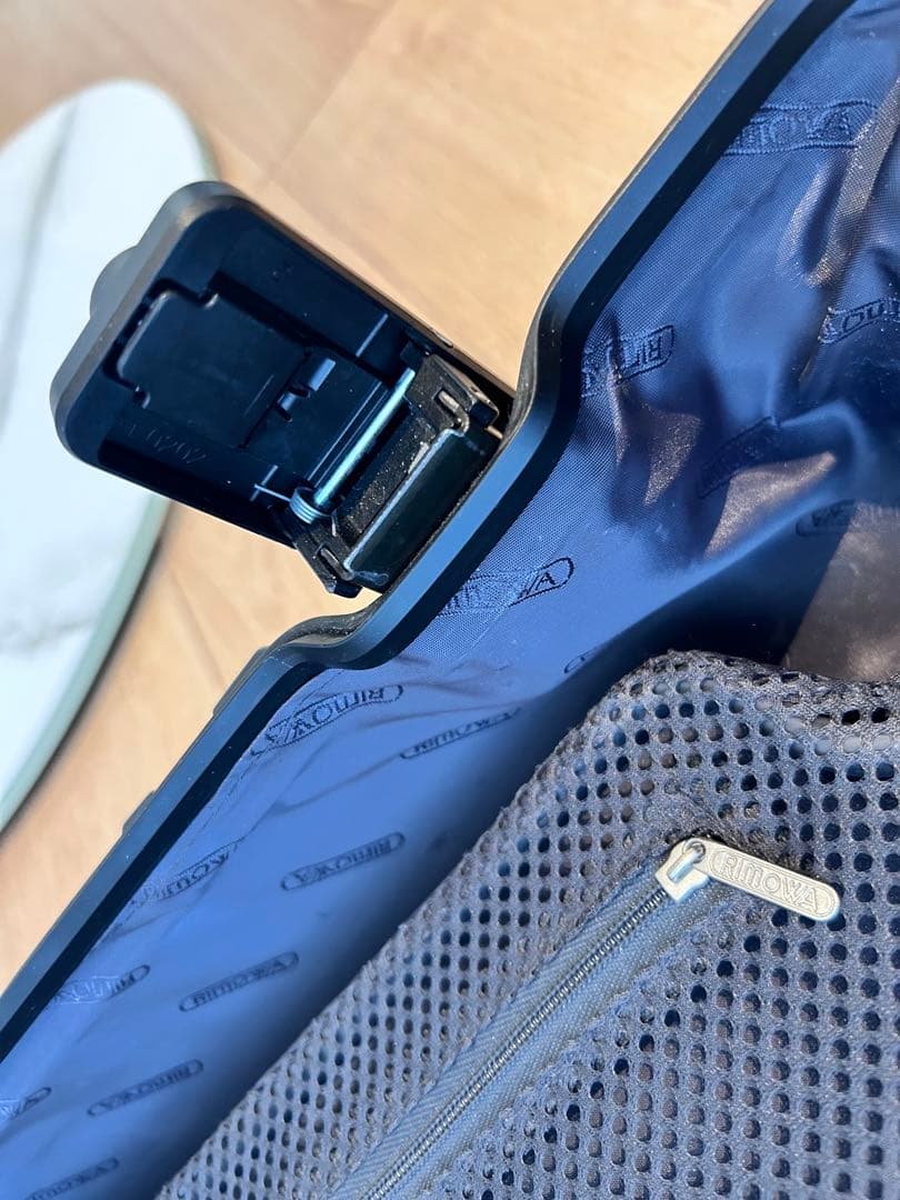 リモワ rimowa トパーズ　ステルス アルミニウム キャリーケース ブラック