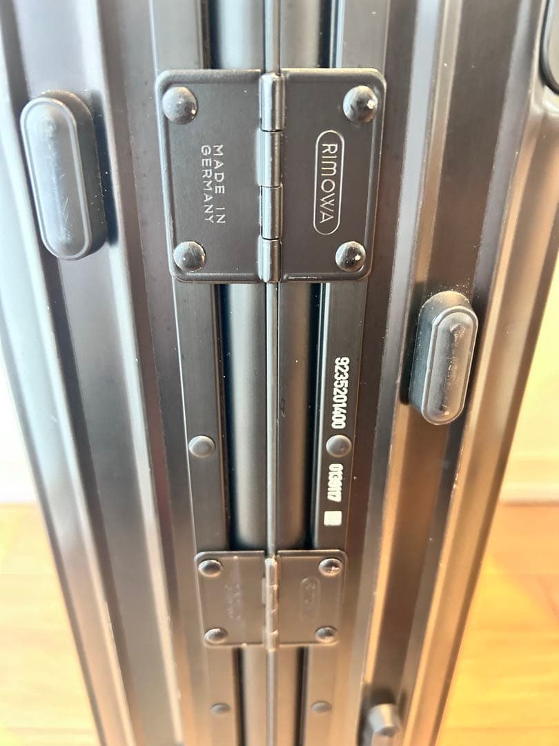 リモワ rimowa トパーズ　ステルス アルミニウム キャリーケース ブラック