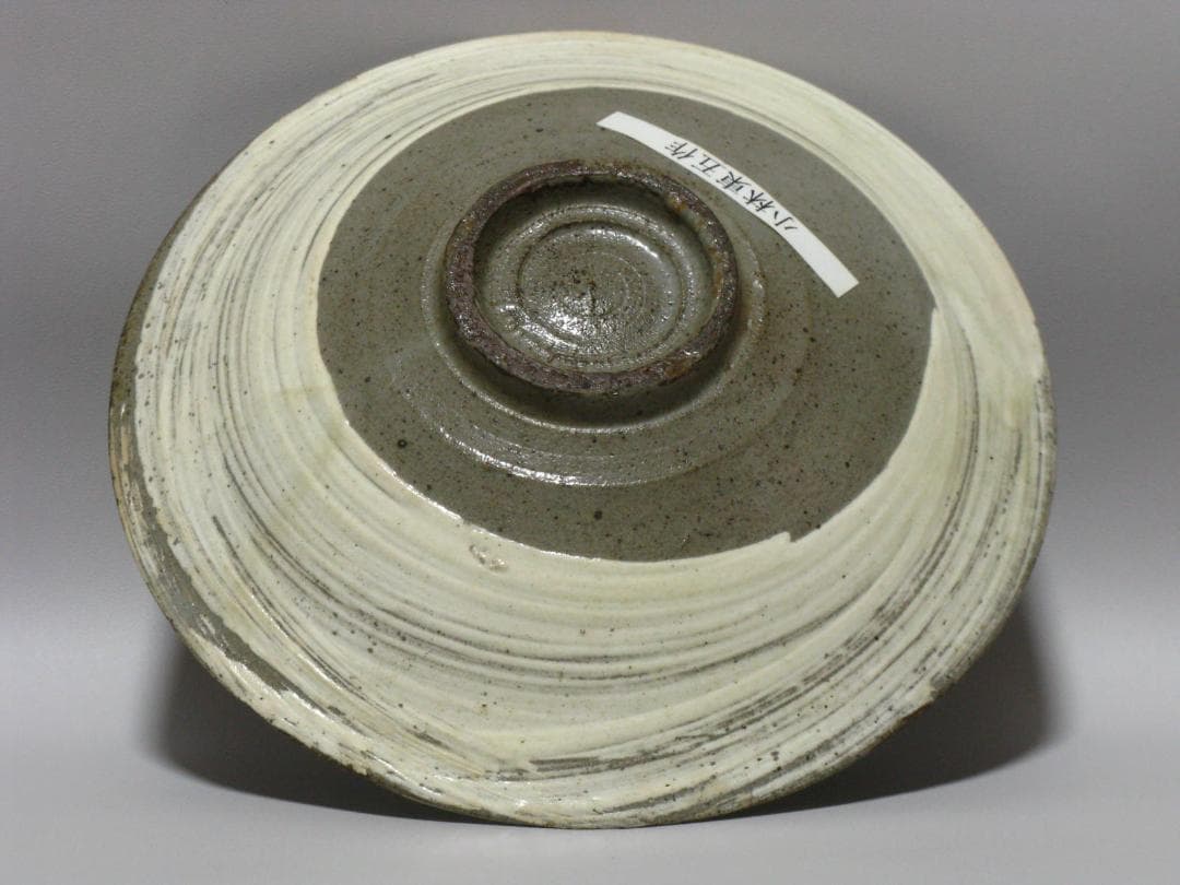 小林東五 作『刷毛目(はけめ) 五寸 平 皿』一客 箱無 對州窯 玄 高麗李朝