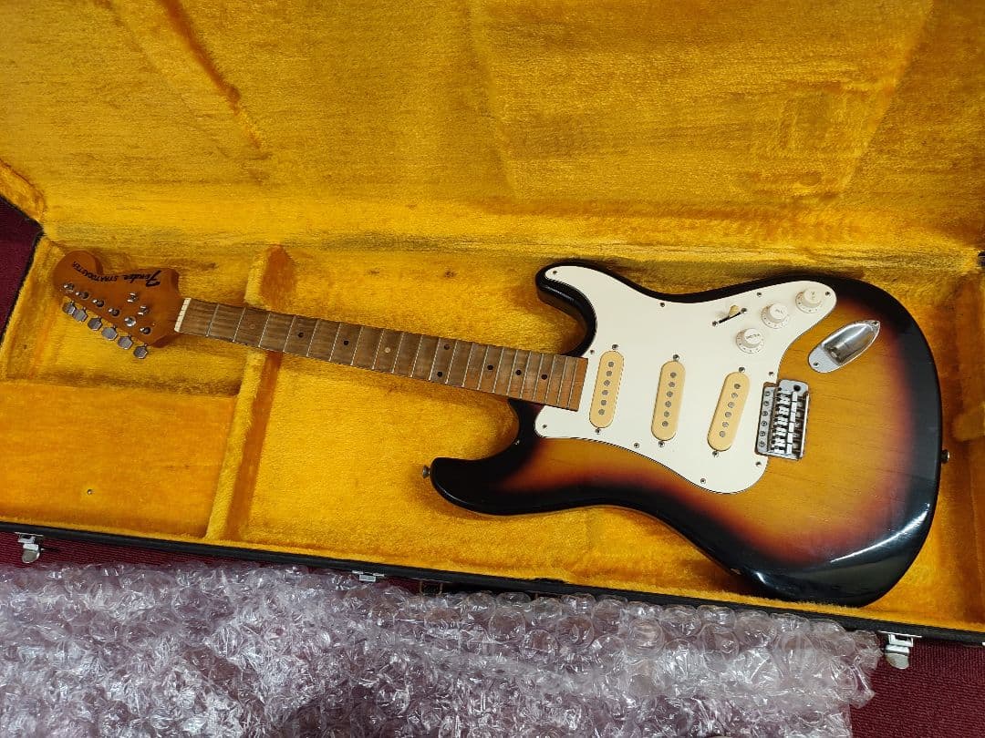 エレキギター　ストラトタイプ　ギターケース付き