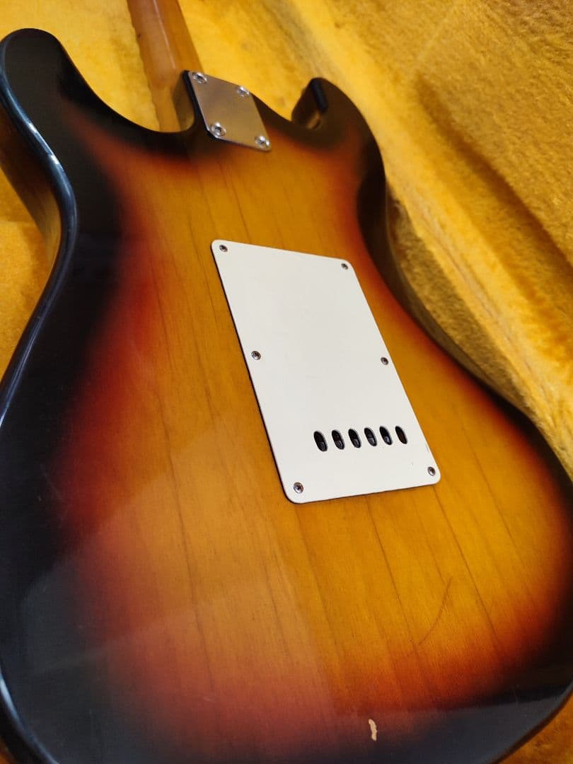 エレキギター　ストラトタイプ　ギターケース付き