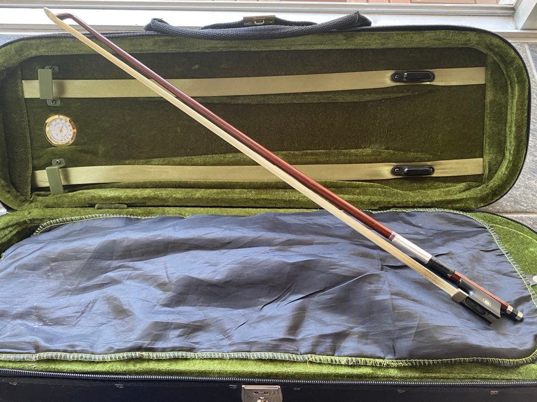 分数バイオリン1/4 弓と肩当て、ケース付き