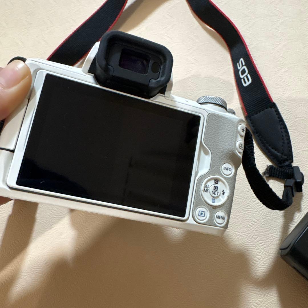 Canon EOS Kiss M2 ホワイト 15-45レンズ