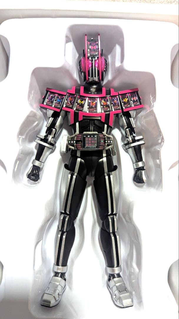 S.H.Figuarts 仮面ライダーディケイド コンプリートフォーム 真骨彫