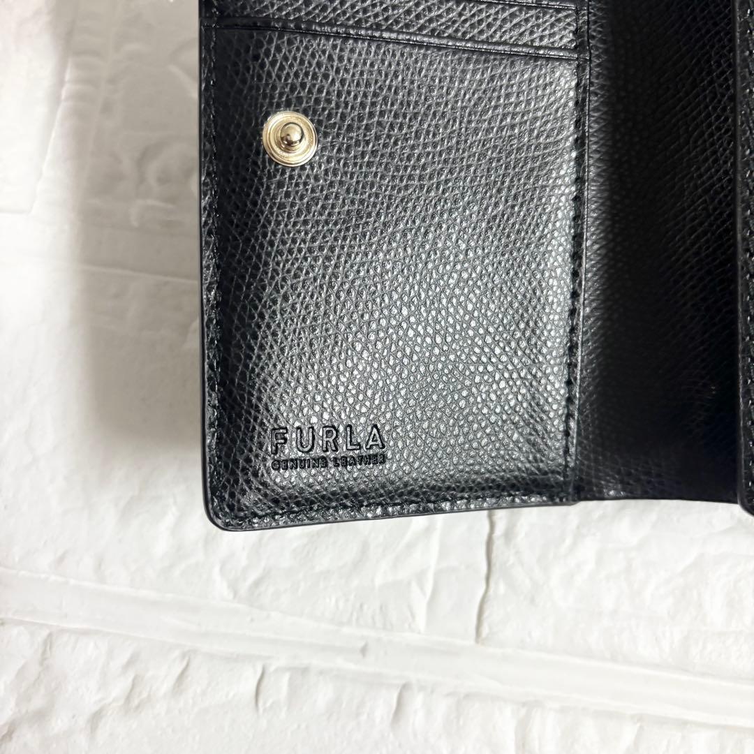 【極美品】フルラ　カメリア　コンパクト財布　M　二つ折り　ブラック
