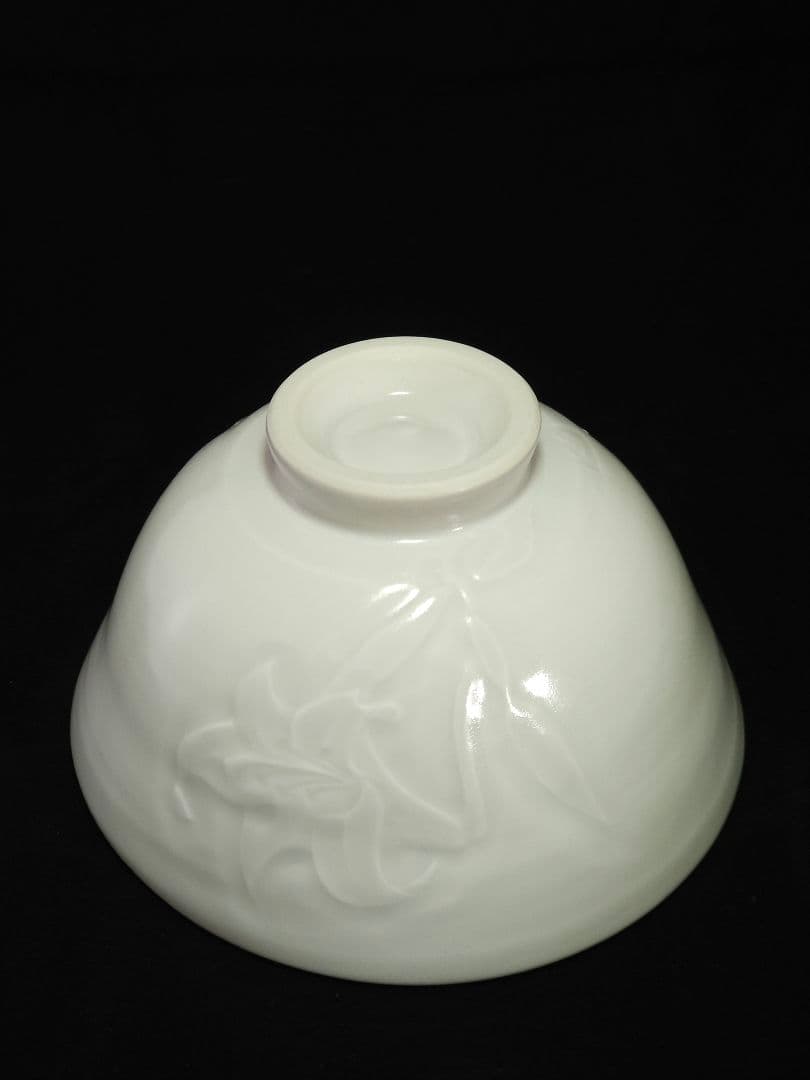 抹茶椀　森公男作　白磁笹百合紋椀 茶道具 茶碗