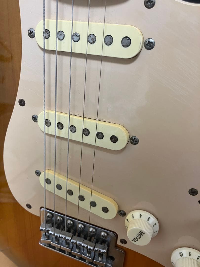 Squier by fenderストラトキャスター サンバースト スクワイヤー