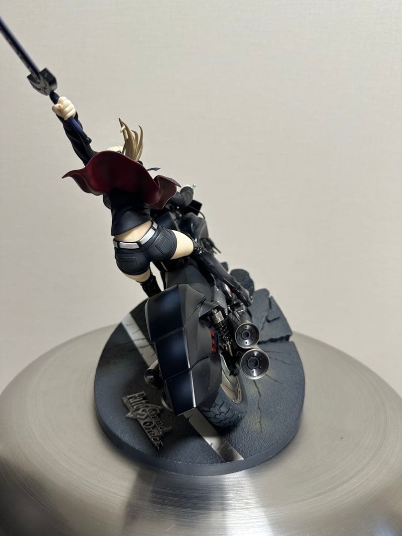 FGOセイバーオルタ＆キュイラッシェノ ワール 1/8スケールフィギュア